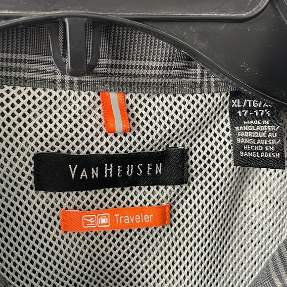 Van Heusen short sleeve full button, double front Velcro pockets - Picture 3 of 4